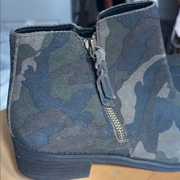 Blondo Women’s Waterproof Camouflage Booties Size 9 - Picture 11 of 12